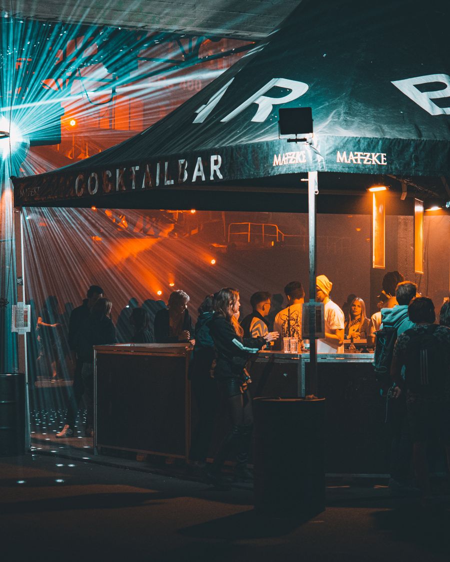 Your bar after dark (Matzke)
